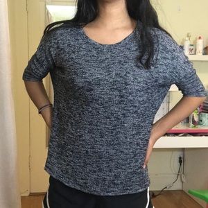 Half-sleeve knitted top